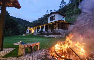 Imagem: A pousada chalé possui 5 Dormitórios, Acomodam 20 pessoas