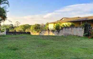 Imagem: O terreno possui 770m² de Área e está localizado em Dois