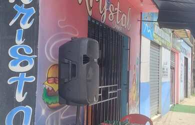 Imagem: A casa possui 1 Dormitório, 2 Banheiros, 2 Vagas na garagem