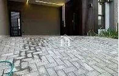 Imagem: A casa em condomínio possui 3 Dormitórios, 2 Banheiros, 4