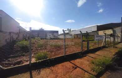 Imagem: O terreno possui 929m² de Área e está localizado em Vila