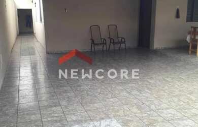 Imagem: A casa possui 3 Dormitórios, 1 Banheiro, 3 Vagas na garagem