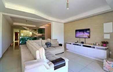 Imagem: A casa possui 4 Dormitórios, 3 Banheiros, 4 Vagas na garagem