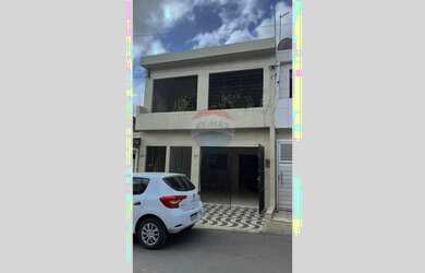 Imagem: A casa possui 4 Dormitórios, 3 Banheiros, 108m² de Área e