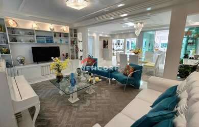 Imagem: A casa em condomínio possui 5 Dormitórios, 5 Banheiros, 4