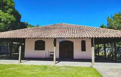 Imagem: A casa possui 2 Dormitórios, 2 Banheiros, 2 Vagas na garagem