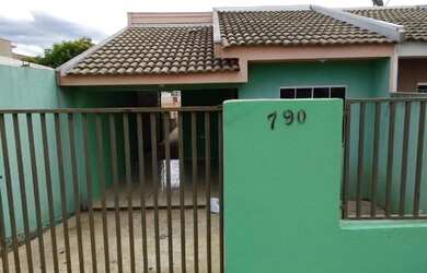 Imagem: A casa possui 2 Dormitórios, 1 Vaga na garagem e está localizado