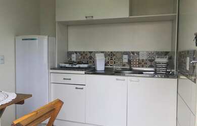 Imagem: A kitnet possui 1 Dormitório, 1 Banheiro, 1 Vaga na garagem