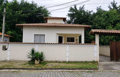 Imagem: A casa em condomínio possui 4 Dormitórios, 3 Banheiros, 2