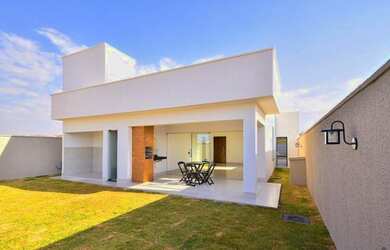 Imagem: A casa em condomínio possui 3 Dormitórios, 3 Banheiros, 2