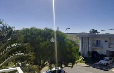 Imagem: A casa em condomínio possui 4 Dormitórios, 5 Banheiros, 4