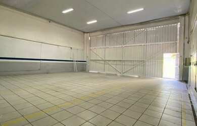 Imagem: O depósito possui 580m² de Área e está localizado em Vila