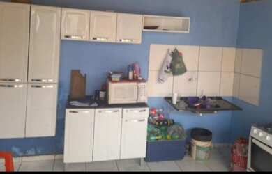 Imagem: A casa possui 2 Dormitórios, 2 Banheiros, 2 Vagas na garagem