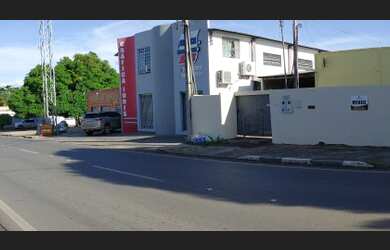 Imagem: A casa possui 5 Dormitórios, 4 Banheiros, 5 Vagas na garagem