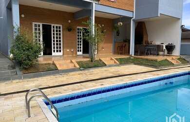 Imagem: A casa em condomínio possui 3 Dormitórios, 5 Banheiros, 3