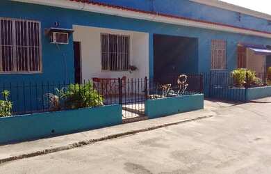 Imagem: A casa possui 1 Dormitório, 1 Banheiro, 1 Vaga na garagem e