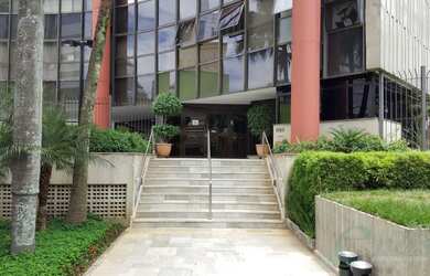 Imagem: O depósito possui 2 Vagas na garagem e 90m² de Área e está