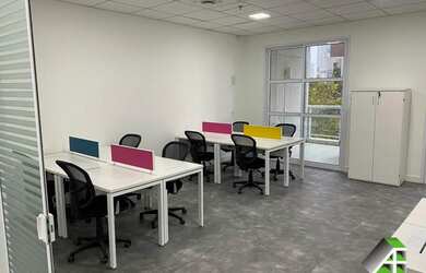 Imagem: O depósito possui 2 Vagas na garagem, 80m² de Área, Imóvel