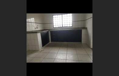 Imagem: A casa possui 3 Dormitórios, 3 Banheiros, 2 Vagas na garagem