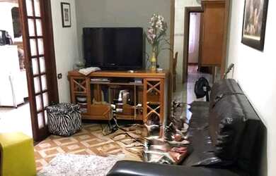 Imagem: A casa possui 2 Dormitórios, 1 Banheiro, 1 Vaga na garagem