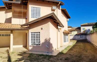 Imagem: A casa em condomínio possui 4 Dormitórios, 5 Banheiros, 2