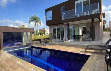 Imagem: A casa em condomínio possui 4 Dormitórios, 2 Banheiros, 4