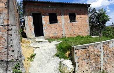 Imagem: A casa possui 2 Dormitórios, 1 Banheiro e está localizado