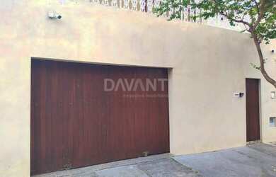 Imagem: A casa possui 3 Dormitórios, 3 Banheiros, 3 Vagas na garagem