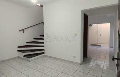 Imagem: A casa em condomínio possui 2 Dormitórios, 2 Banheiros, 2