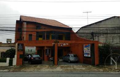 Imagem: O depósito possui 2 Vagas na garagem e 200m² de Área e está