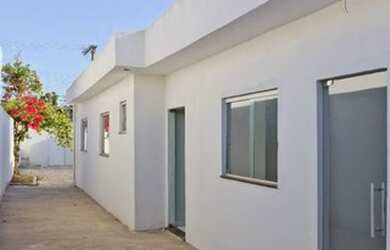 Imagem: A casa possui 2 Dormitórios, 1 Banheiro, 4 Vagas na garagem