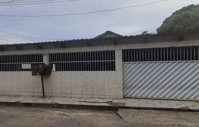 Imagem: A casa possui 4 Dormitórios, 4 Banheiros, 3 Vagas na garagem