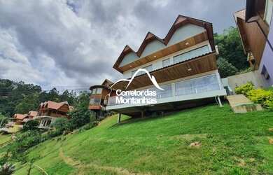 Imagem: A casa em condomínio possui 4 Dormitórios, 5 Banheiros, 2