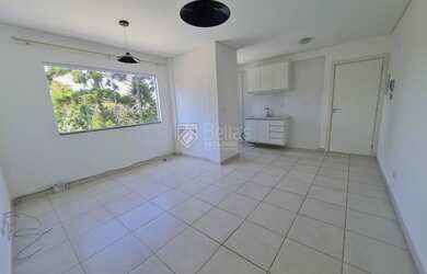 Imagem: O apartamentoe possui 2 Dormitórios, 1 Banheiro, 1 Vaga na