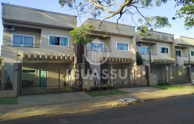 Imagem: A casa possui 3 Dormitórios, 1 Banheiro, 2 Vagas na garagem