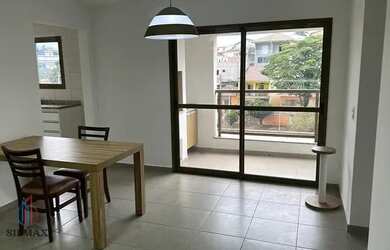 Imagem: O apartamento possui 2 Dormitórios, 1 Banheiro, 1 Vaga na garagem