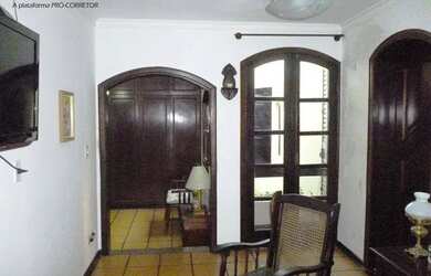 Imagem: A casa possui 4 Dormitórios, 4 Banheiros, 2 Vagas na garagem