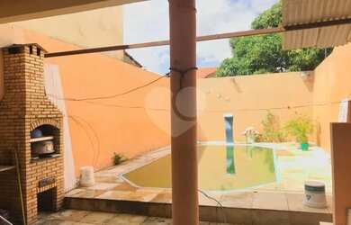 Imagem: A casa possui 3 Dormitórios, 3 Banheiros, 2 Vagas na garagem