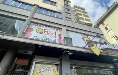 Imagem: O apartamento possui 2 Dormitórios, 1 Banheiro e 60m² de Área