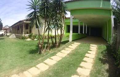 Imagem: A casa possui 4 Dormitórios, 5 Banheiros, 5 Vagas na garagem