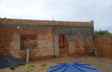 Imagem: A casa possui 3 Dormitórios, 1 Banheiro e está localizado