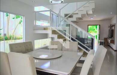 Imagem: A casa possui 4 Dormitórios, 4 Banheiros, 4 Vagas na garagem