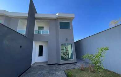 Imagem: A casa possui 3 Dormitórios, 3 Banheiros, 2 Vagas na garagem