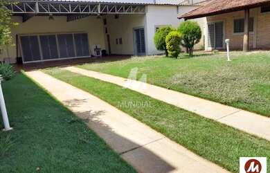 Imagem: O depósito possui 5 Vagas na garagem e 241m² de Área e está