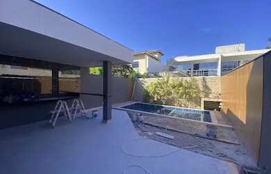 Imagem: A casa possui 3 Dormitórios, 5 Banheiros, 3 Vagas na garagem