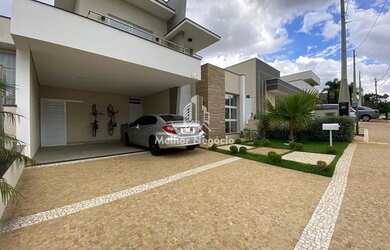 Imagem: A casa possui 3 Dormitórios, 5 Banheiros, 4 Vagas na garagem