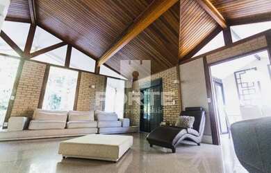 Imagem: A casa em condomínio possui 3 Dormitórios, 4 Banheiros, 5