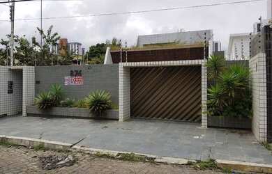 Imagem: A casa possui 4 Dormitórios, 5 Banheiros, 5 Vagas na garagem