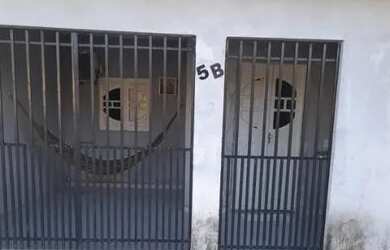 Imagem: A casa possui 2 Dormitórios, 1 Banheiro, 1 Vaga na garagem