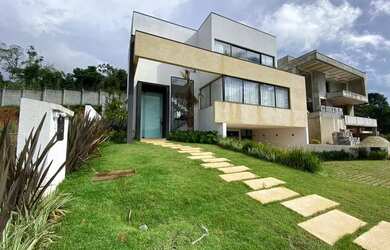 Imagem: A casa em condomínio possui 4 Dormitórios, 5 Banheiros, 5